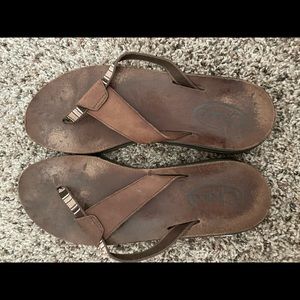 Chaco size 9 leather flip flops